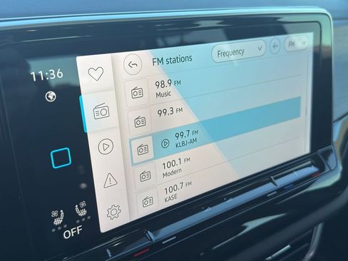 New 2025 Volkswagen Atlas Cross Sport SE FWD image 16