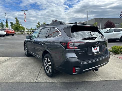 Used 2020 Subaru Outback Premium AWD/4WD image 3
