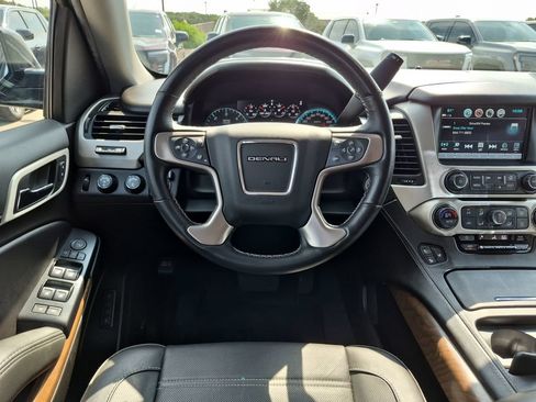 Used 2019 GMC Yukon XL Denali AWD/4WD image 34