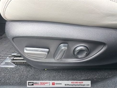 Used 2020 Toyota RAV4 Limited image 16