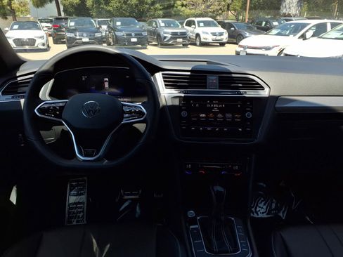 Certified 2023 Volkswagen Tiguan SE R-Line FWD image 23