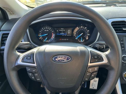 Used 2015 Ford Fusion SE image 16