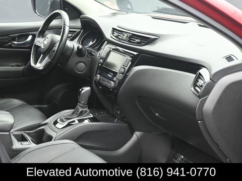 Used 2021 Nissan Rogue Sport SL FWD image 6