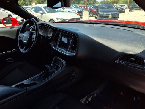 Used 2022 Dodge Challenger SXT RWD image 21