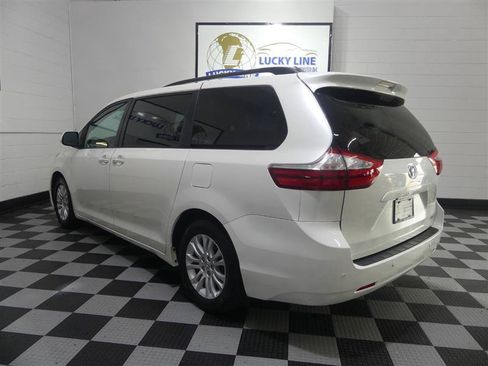 Used 2016 Toyota Sienna XLE w/ XLE Navigation Package FWD image 11
