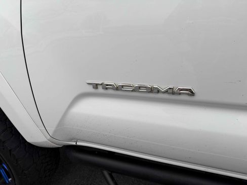 Used 2019 Toyota Tacoma TRD Sport image 15