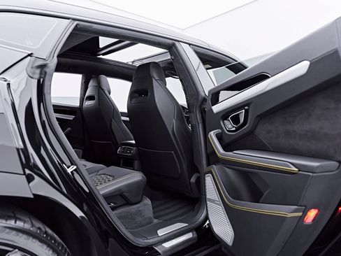 Used 2022 Lamborghini Urus AWD/4WD image 35