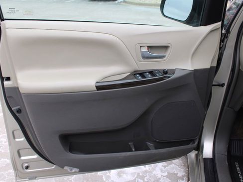 Used 2017 Toyota Sienna XLE Premium image 20