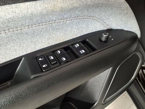 Used 2023 Jeep Compass Latitude AWD/4WD image 16