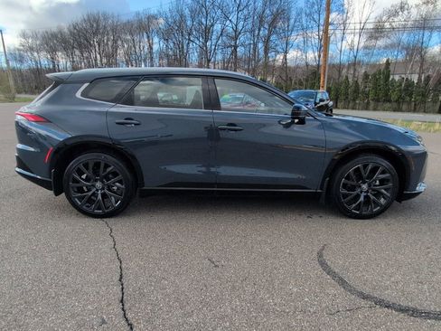 Used 2025 Toyota Crown Signia w/ Advanced Technology Package image 8