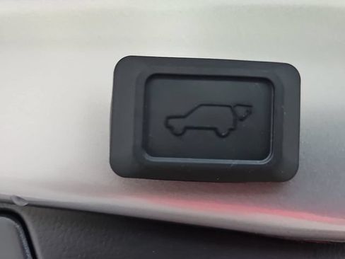Used 2025 Toyota RAV4 XLE w/ Convenience Package AWD/4WD image 30