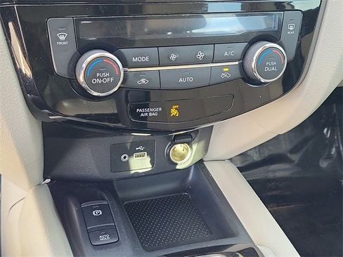 Used 2021 Nissan Rogue Sport SL w/ Premium Package image 17