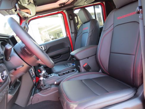 New 2025 Jeep Gladiator Rubicon image 20