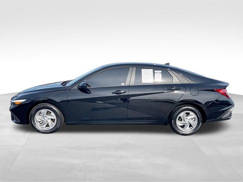 Used 2026 Hyundai Elantra SE FWD image 5