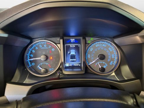 Used 2021 Toyota Tacoma TRD Off-Road w/ Technology Package image 14