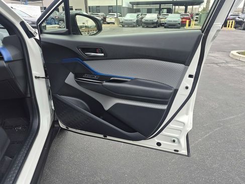 Used 2019 Toyota C-HR XLE FWD image 24