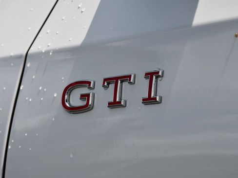 Used 2025 Volkswagen GTI SE FWD image 18