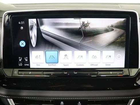 Used 2025 Volkswagen Atlas Cross Sport SEL Premium R-Line image 10