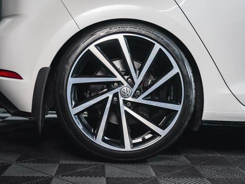 Used 2019 Volkswagen Golf 4-Door image 16