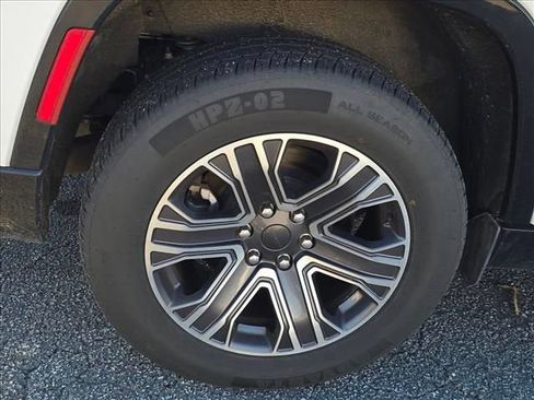 Used 2024 Jeep Wagoneer L Series II w/ Flexible Seating Group image 19