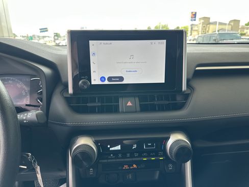 Used 2025 Toyota RAV4 LE AWD/4WD image 31