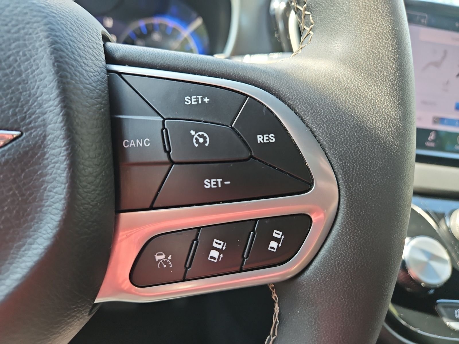 Used 2025 Chrysler Pacifica Select FWD image 26