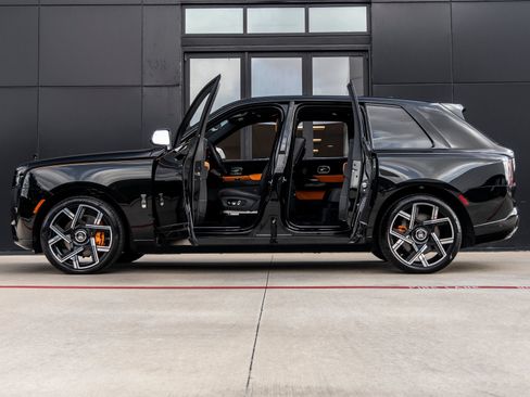 Used 2026 Rolls-Royce Cullinan Black Badge AWD/4WD image 11