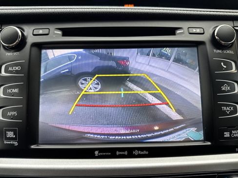 Used 2016 Toyota Highlander Limited w/ Four Season Floor Mat Package AWD/4WD image 39
