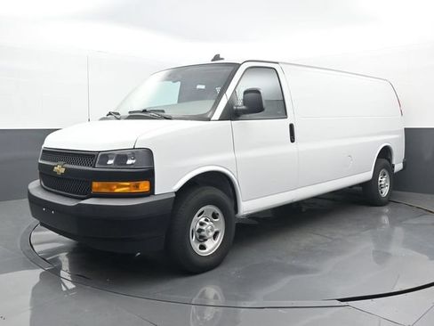 Used 2023 Chevrolet Express 2500 Extended RWD image 8