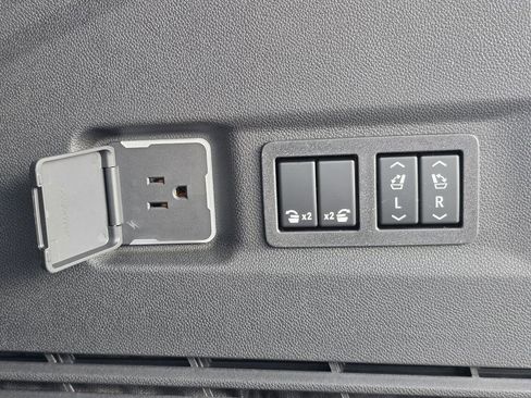 New 2026 Chevrolet Suburban High Country image 14