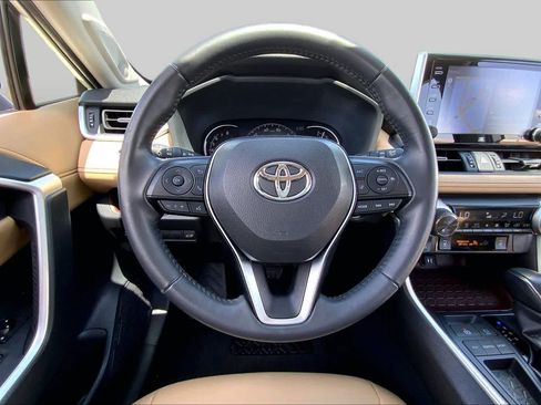 Used 2019 Toyota RAV4 Limited FWD image 6