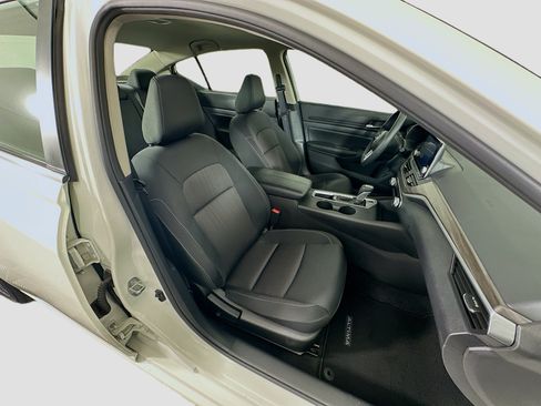 Used 2025 Nissan Altima 2.5 SV FWD image 28