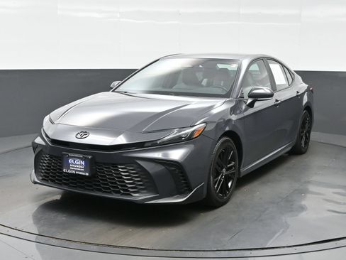 Used 2025 Toyota Camry SE AWD/4WD image 1