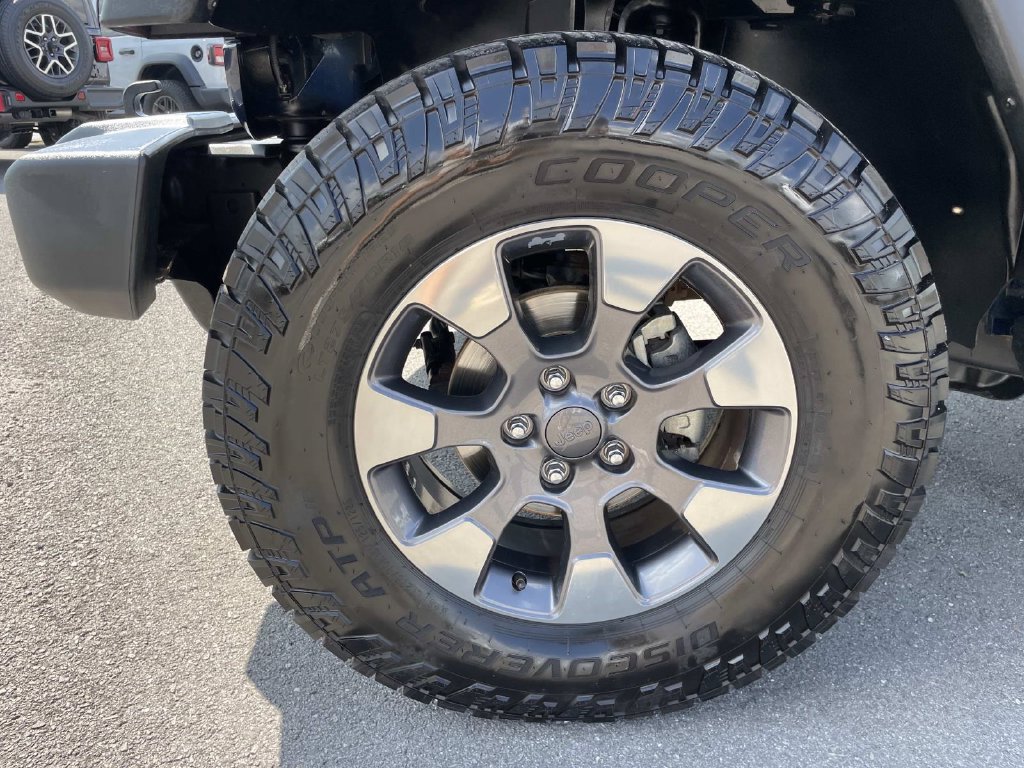 Used 2013 Jeep Wrangler Sport AWD/4WD image 34