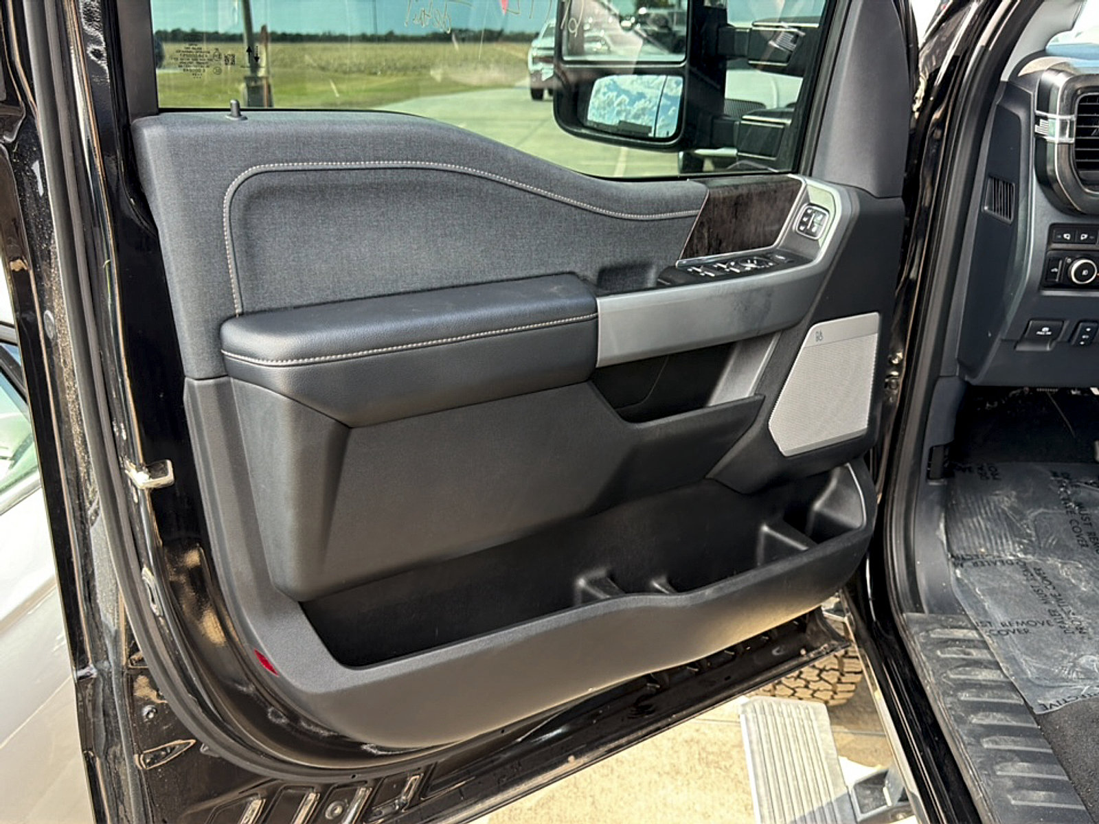 Used 2024 Ford F250 Lariat w/ Lariat Ultimate Package AWD/4WD image 18