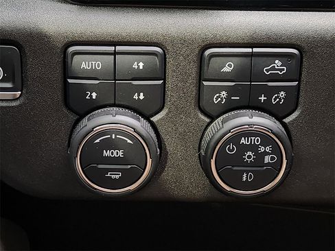 Used 2024 Chevrolet Silverado 2500 ZR2 w/ Technology Package image 21