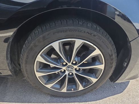 Used 2016 Toyota Avalon XLE Premium FWD image 2