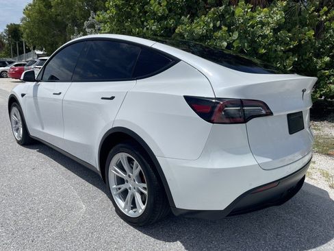 Used 2021 Tesla Model Y Long Range AWD/4WD image 5