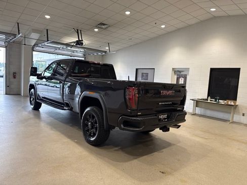 Used 2024 GMC Sierra 3500 AT4 w/ AT4 Premium Plus Package AWD/4WD image 5