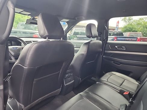 Used 2018 Ford Explorer XLT w/ Equipment Group 202A AWD/4WD image 29