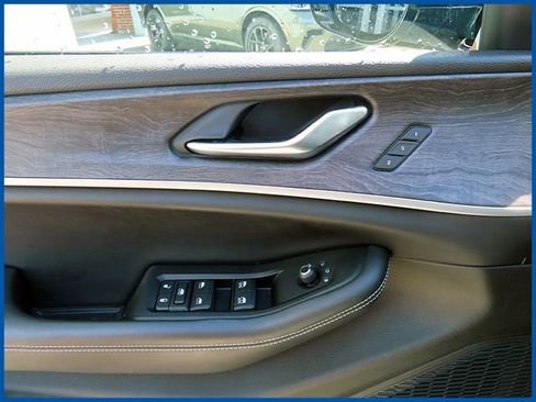 Certified 2023 Jeep Grand Cherokee Limited AWD/4WD image 13
