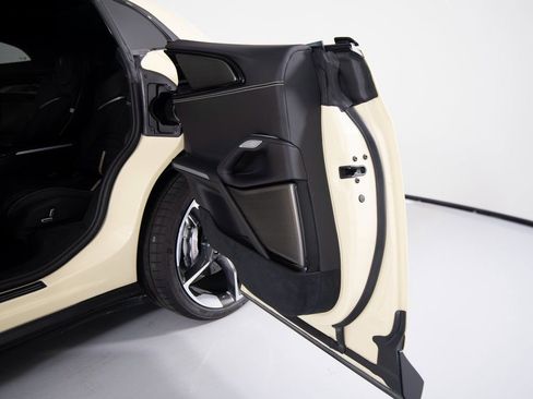 Used 2025 Ferrari Purosangue image 43