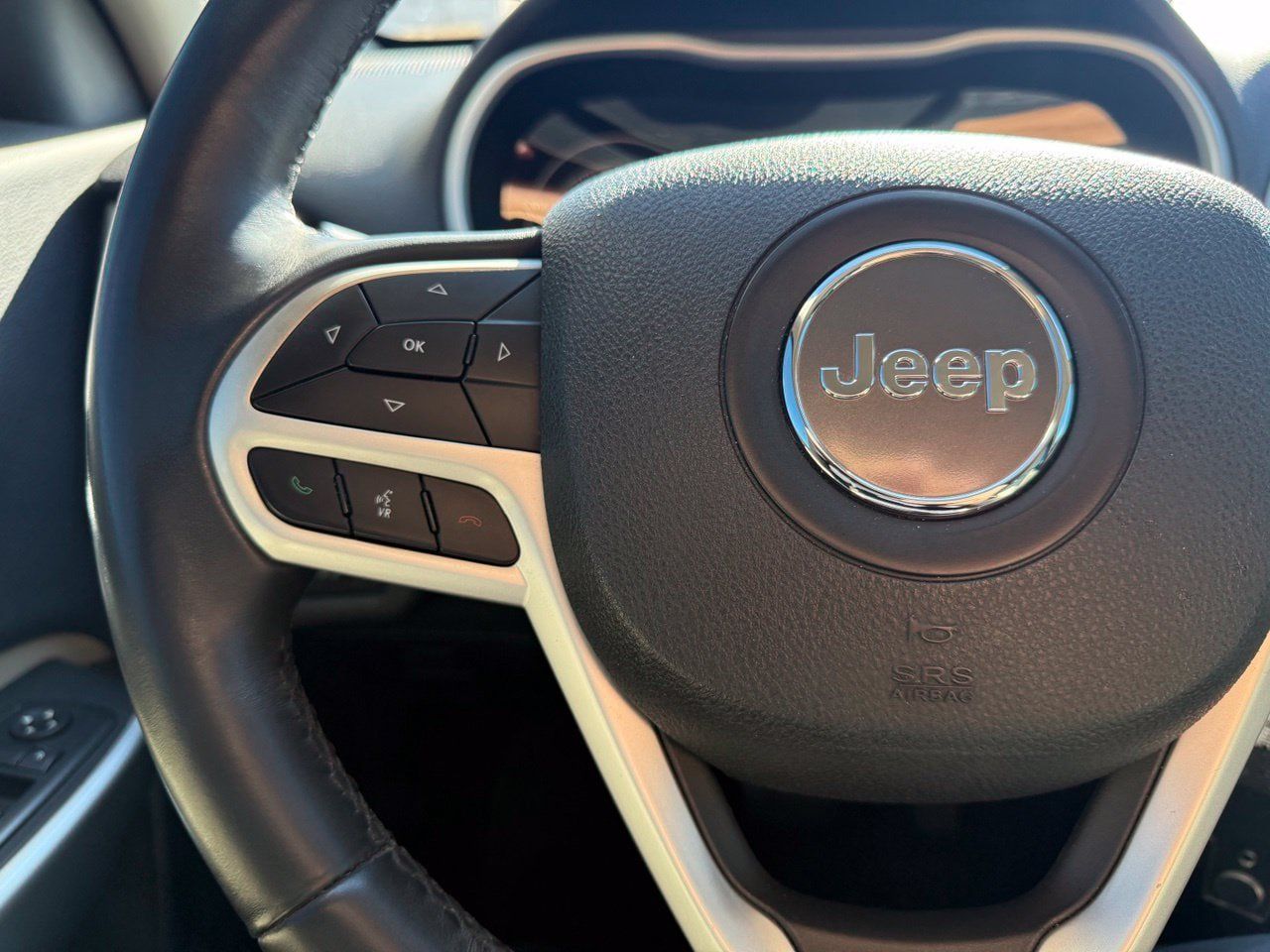 Used 2017 Jeep Cherokee Latitude FWD image 18