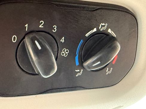 Used 2017 Ford Transit 350 XLT RWD image 33