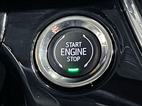 Used 2025 Chevrolet Trax RS FWD image 29