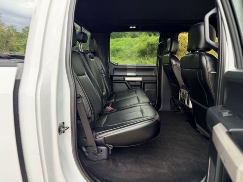 Used 2019 Ford F150 Lariat w/ Equipment Group 502A Luxury AWD/4WD image 17