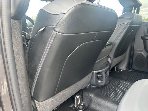 Used 2024 RAM 2500 Tradesman w/ Chrome Appearance Group image 19