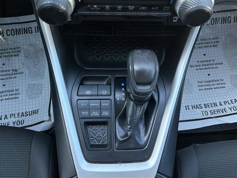 Used 2019 Toyota RAV4 LE AWD/4WD image 20