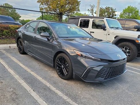 Used 2025 Toyota Camry SE FWD image 3