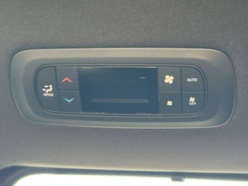 New 2026 Chrysler Pacifica Select image 30